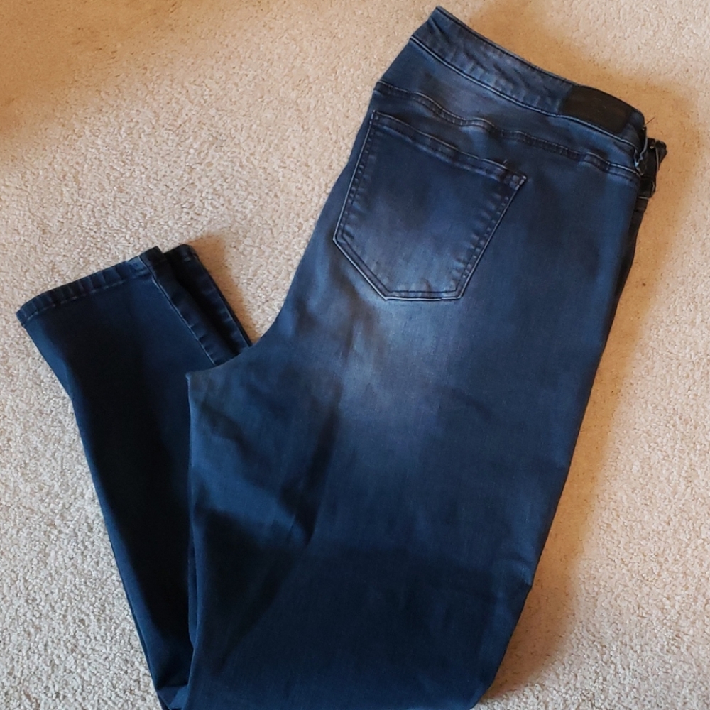 Celebrity Pink Skinny Mid Rise Jeans- size 22